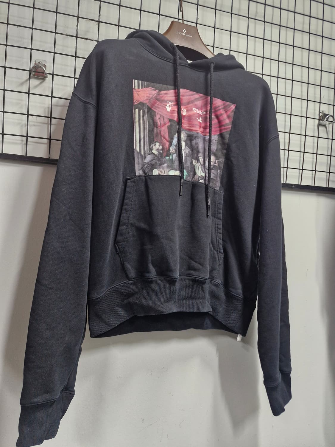 95M (20FW) 오프화이트 카라바조 페인팅 후드티 블랙 상품이미지2