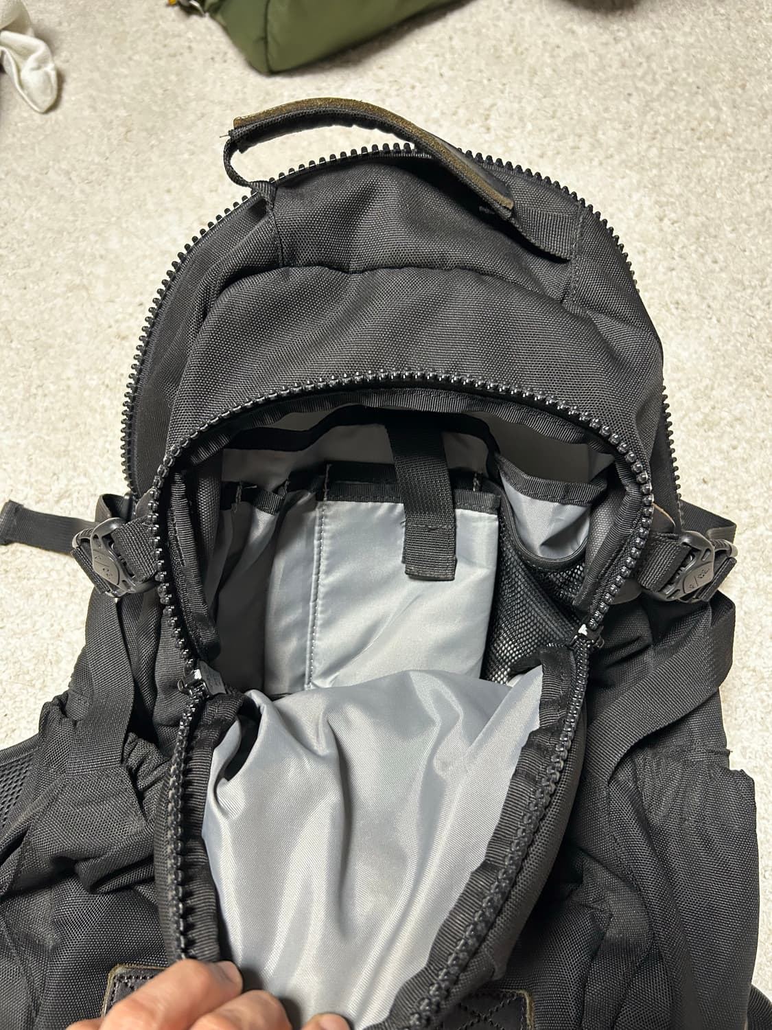 fce950 백팩 블랙 판매 상품이미지2