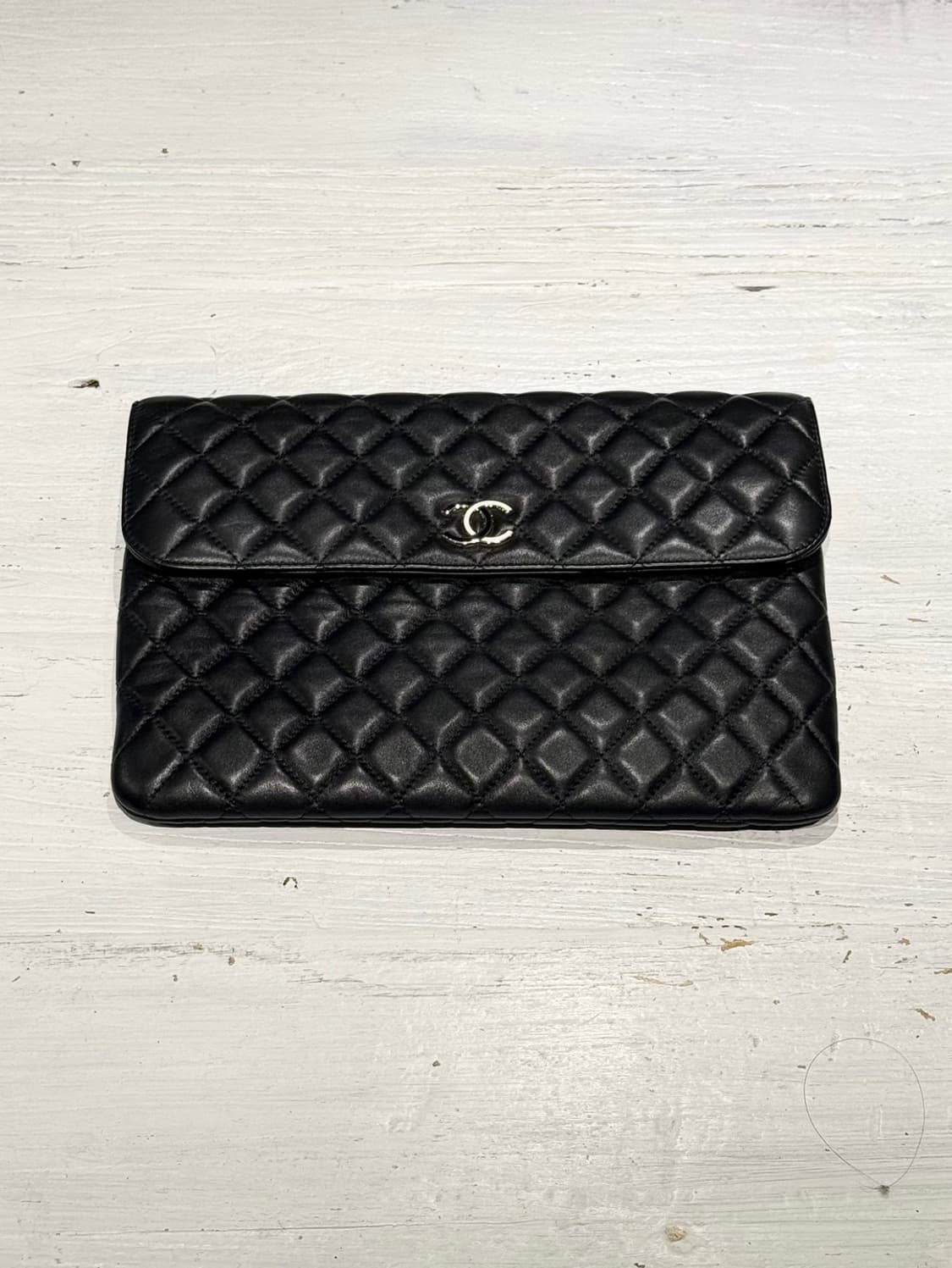 샤넬 블랙 클래식 퀼팅 플랩 클러치 상품이미지2