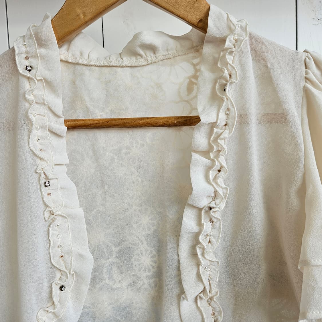 0327 아이보리 프릴 비즈 쉬폰 숏 볼레로 상품이미지3