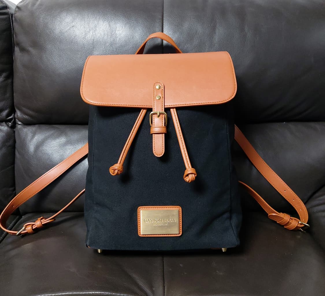 가스톤루가 블랙 캔버스 백팩

 상품이미지1