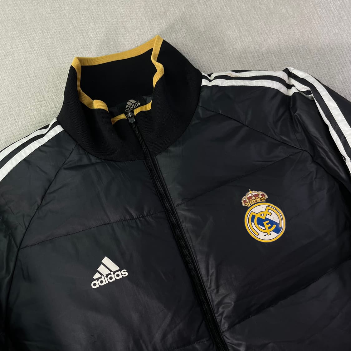 105 아디다스 레알마드리드 삼선 구스다운 패딩 상품이미지2