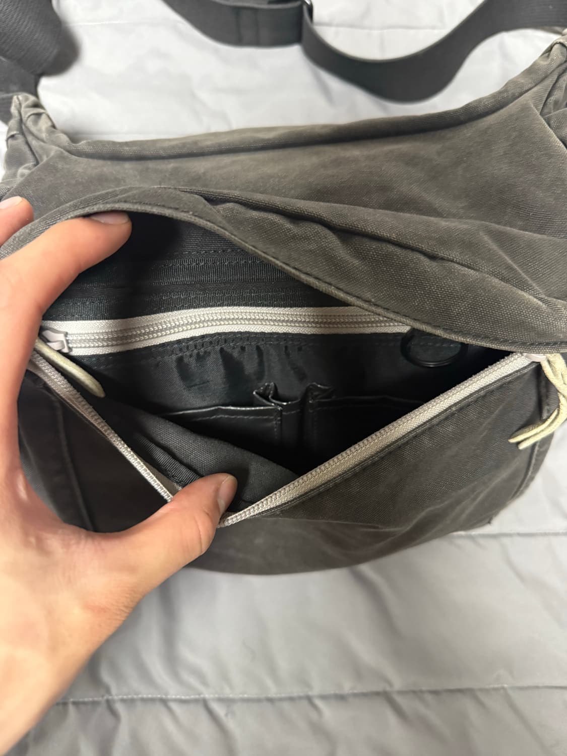 포터 숄더백 그레이 상품이미지3