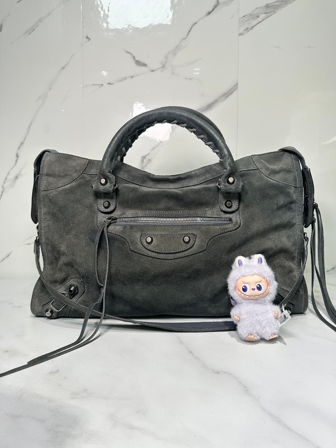 [A 정품] 발렌시아가 시티 모터백 미디움 스웨이드 그레이 상품이미지2