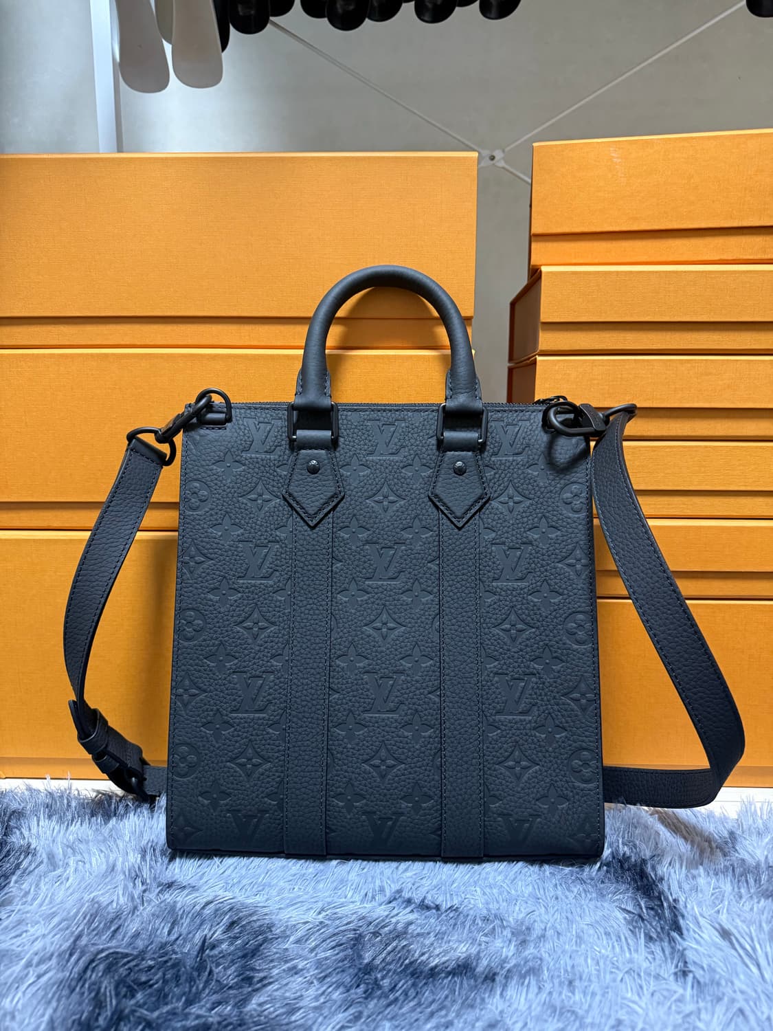 [새상품]루이비통 토뤼옹 레더 크로스 바디백 상품이미지3