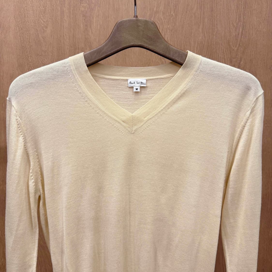 폴스미스 브이넥 긴팔 니트 소매 스트라이프 디테일 아이보리 상품이미지4