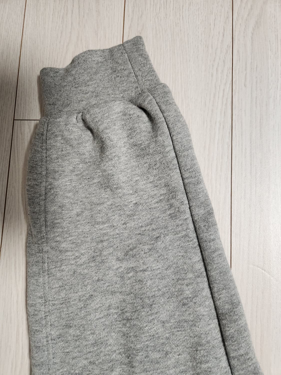 나이키 클럽 플리스 기모 조거팬츠 s

오염 하자 없이 깨끗해요^^

세 상품이미지4