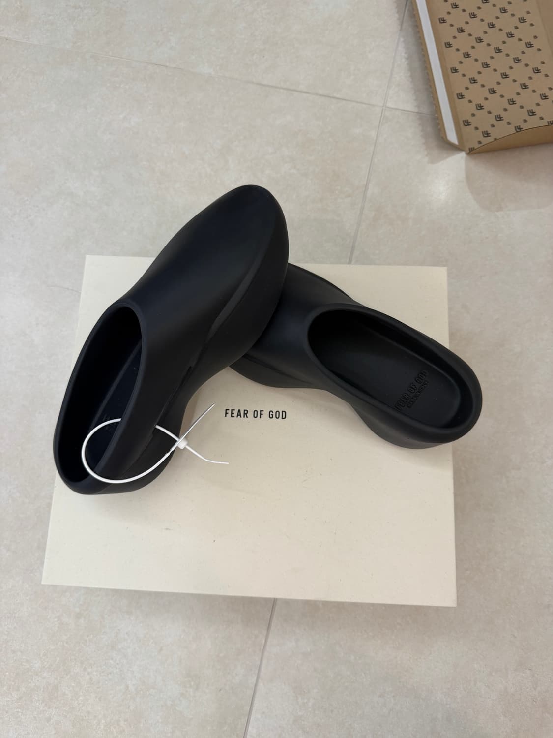 Fear of god EVA러너 피오갓 runner 블랙 상품이미지1