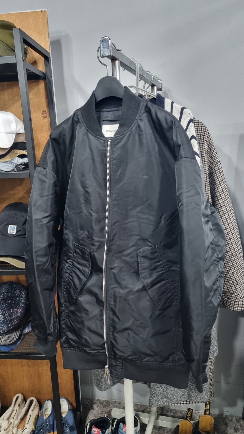 여성용)) 홀츠베일러 over fit 검정색 봄버  안감 덕다운패딩 상품이미지1