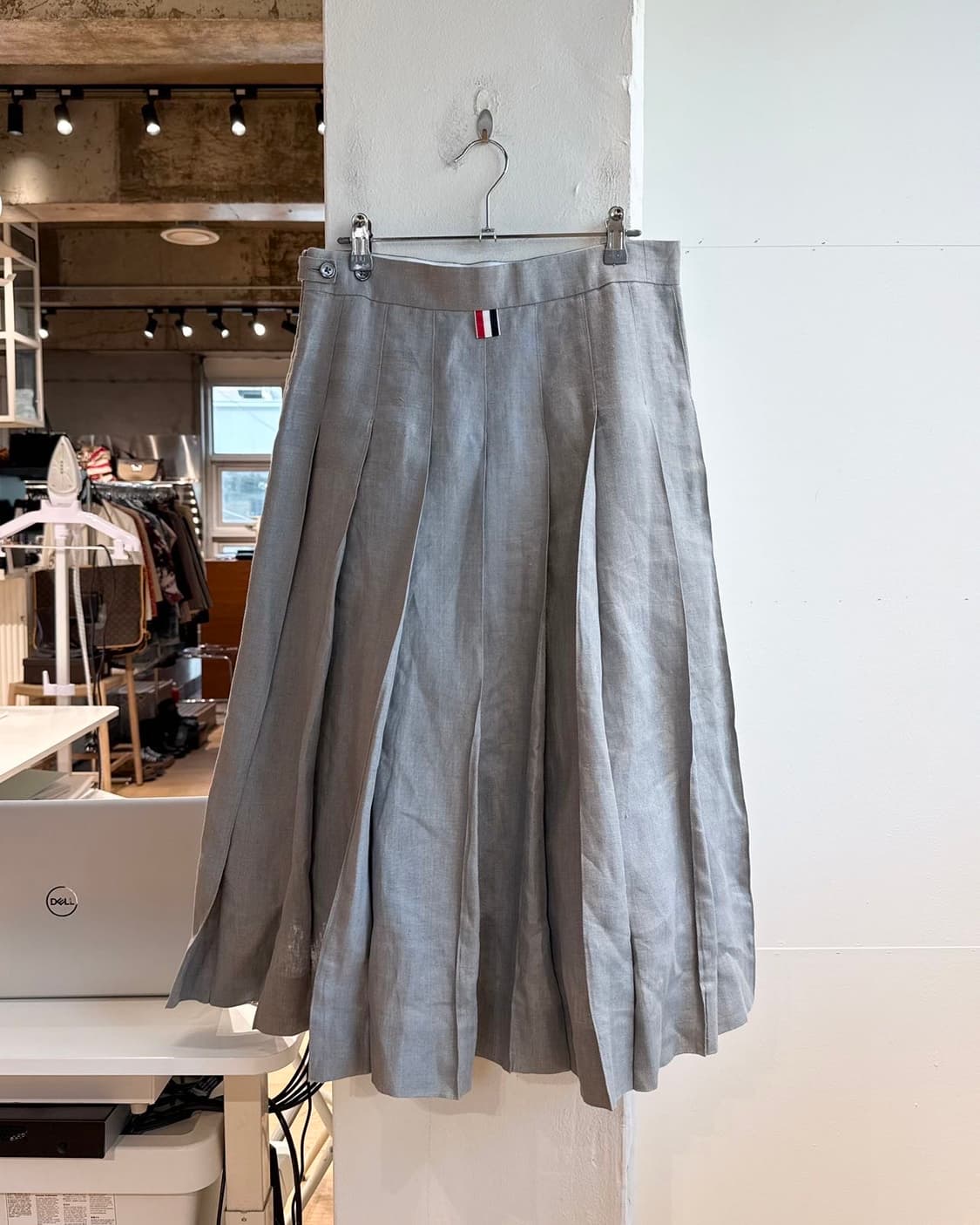 톰브라운 그레이 플리츠 린넨 미디스커트  상품이미지5