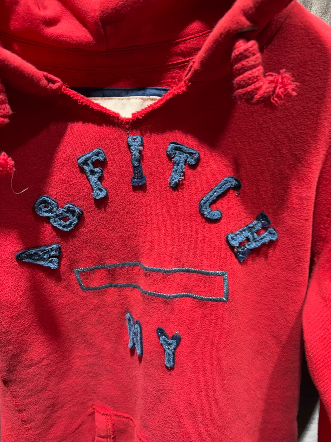 L 아베크롬비 레드 자수 후드티 상품이미지4