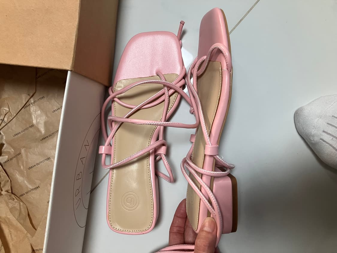 얼반아웃피터스 딸기우유 핑크 키튼힐 스트랩 샌들 상품이미지2
