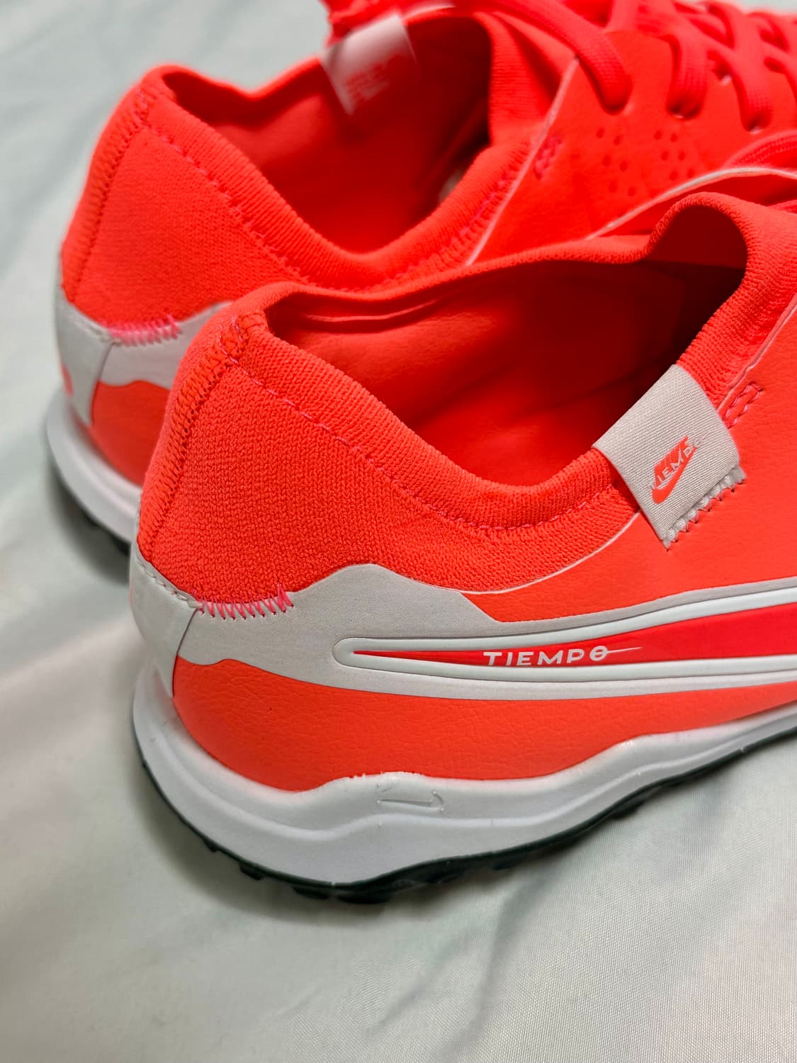 (265)나이키 티엠포 레전드10 프로 핫 라바 화이트 풋살화 축구화 상품이미지6