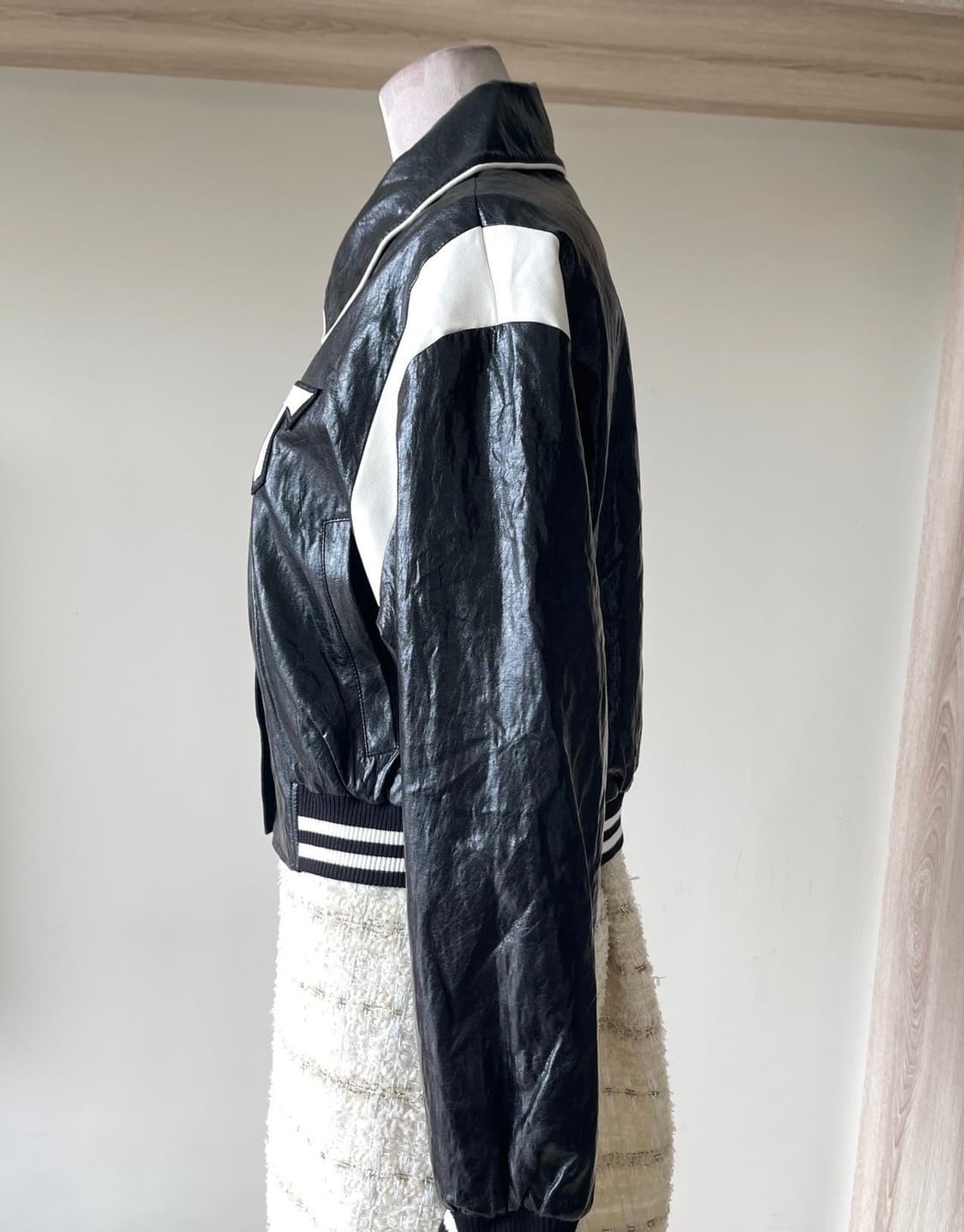 기아타이거즈 x LAP 콜라보 에코레더 바시티 점퍼 상품이미지2