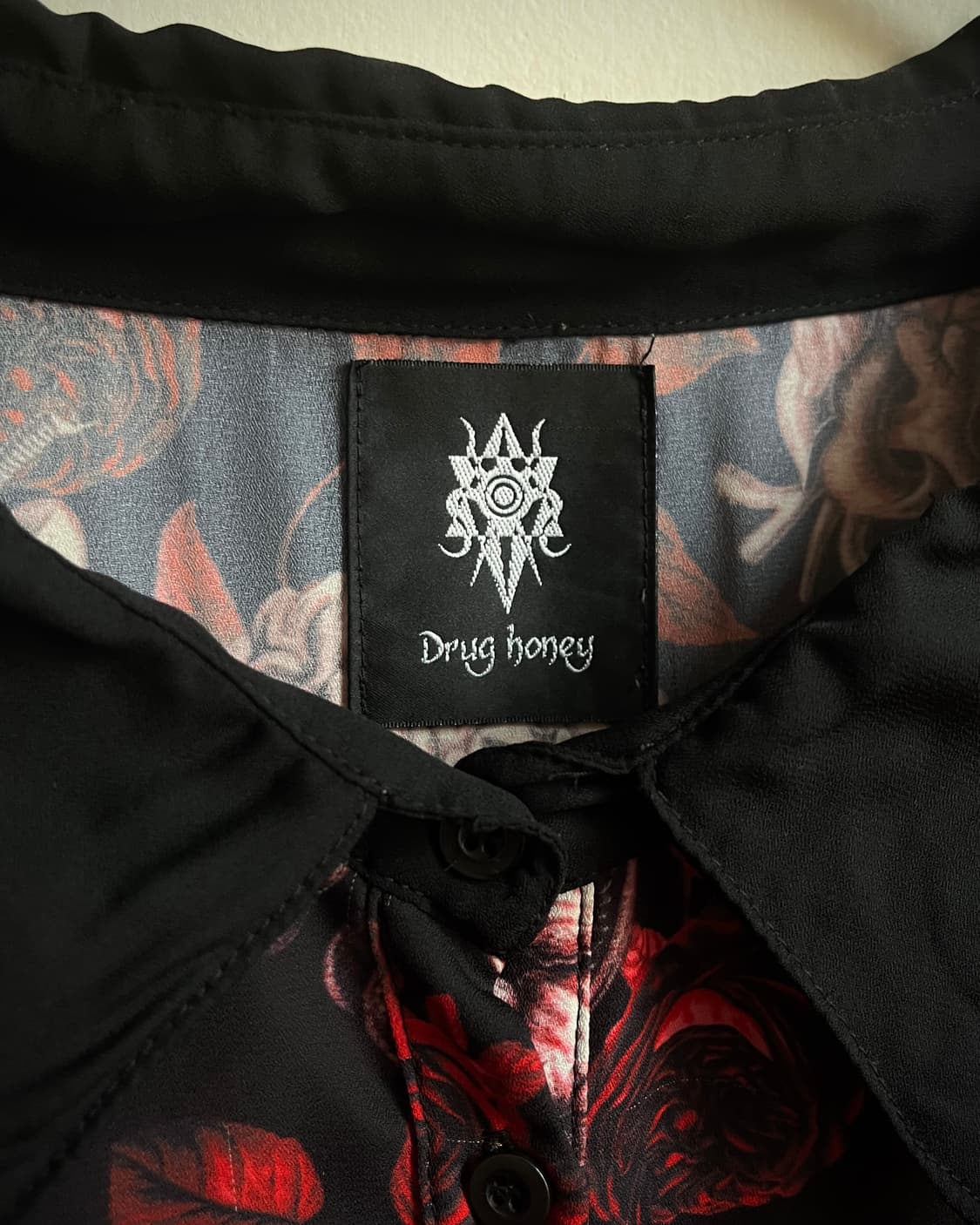 Drug Honey Grotesque Graphic Blouse 상품이미지5