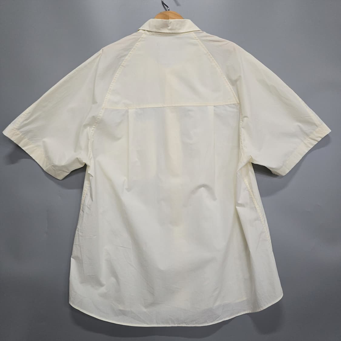 새제품)나우앤투모로우 포켓 반팔 셔츠 아이보리 L 상품이미지4