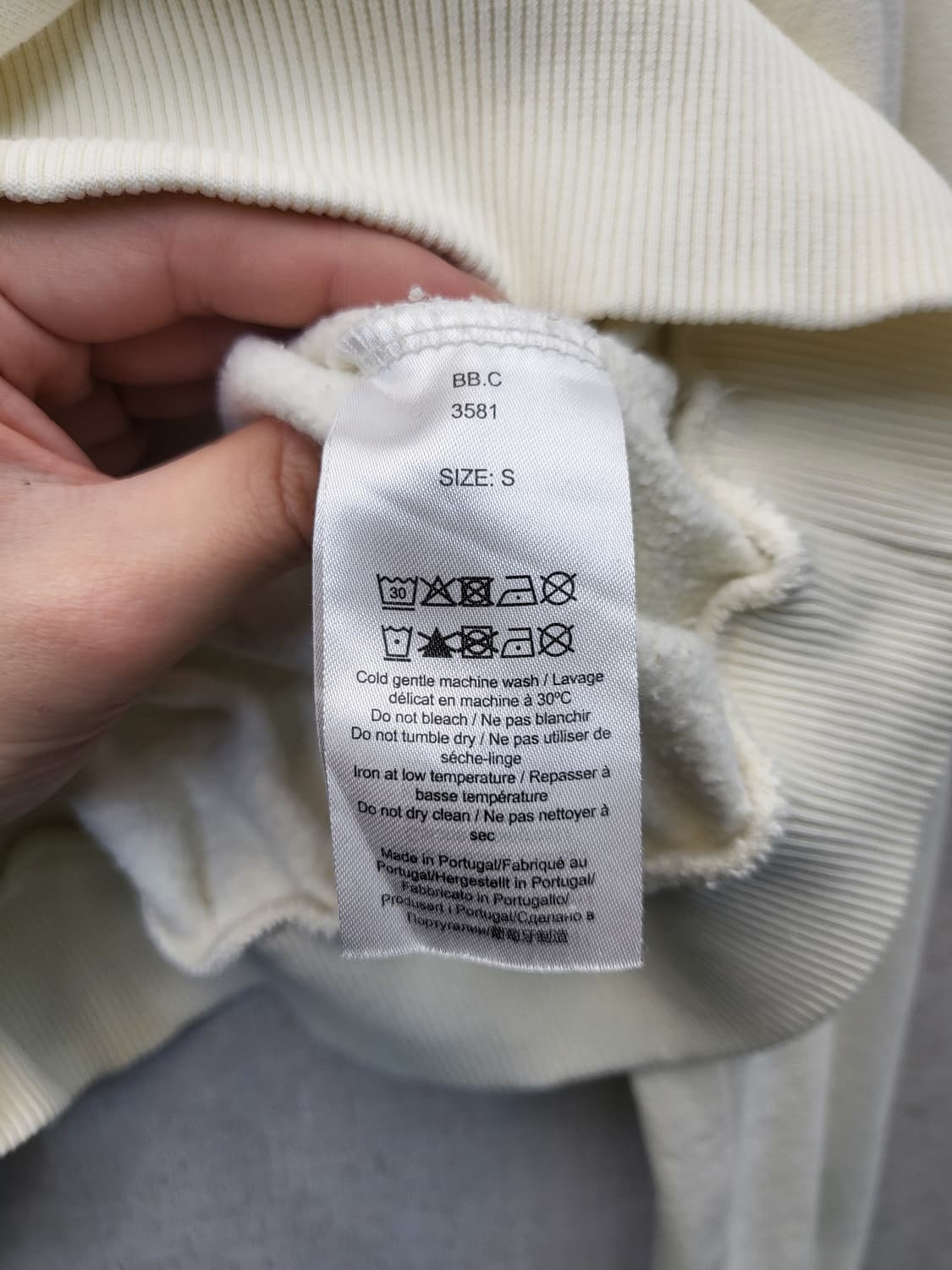 GANNI 로고 크롭 맨투맨 아이보리 상품이미지4