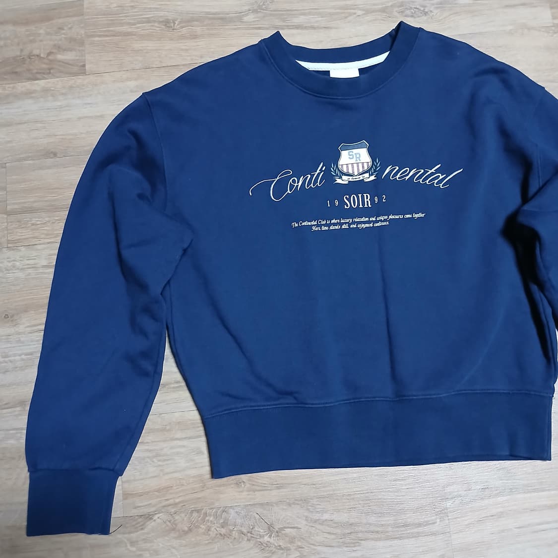 SOIR 쏘이르 크롭 우먼 맨투맨 쭈리 스웻셔츠 상품이미지3