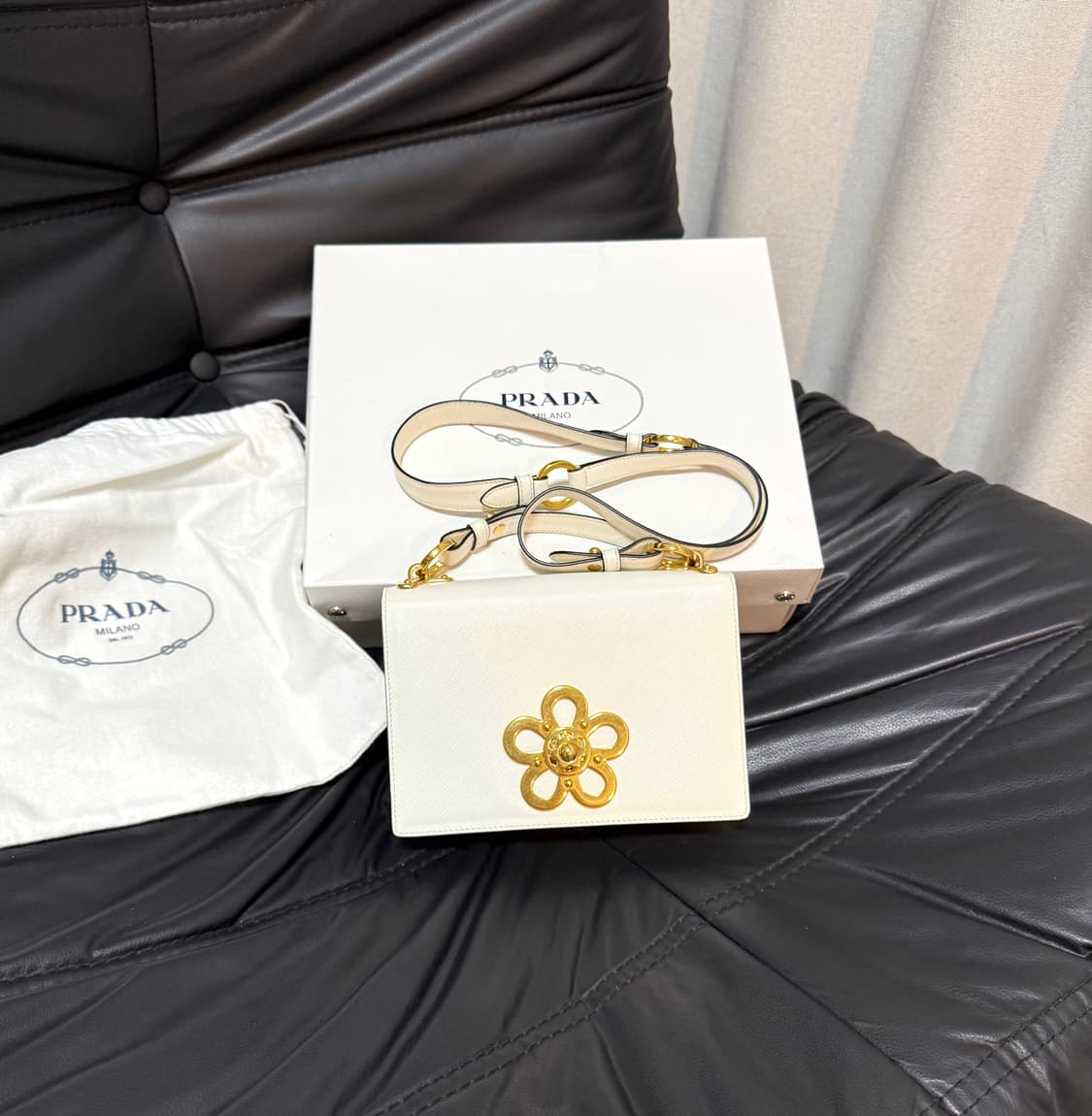 프라다 사피아노 플라워 코롤백 상품이미지1