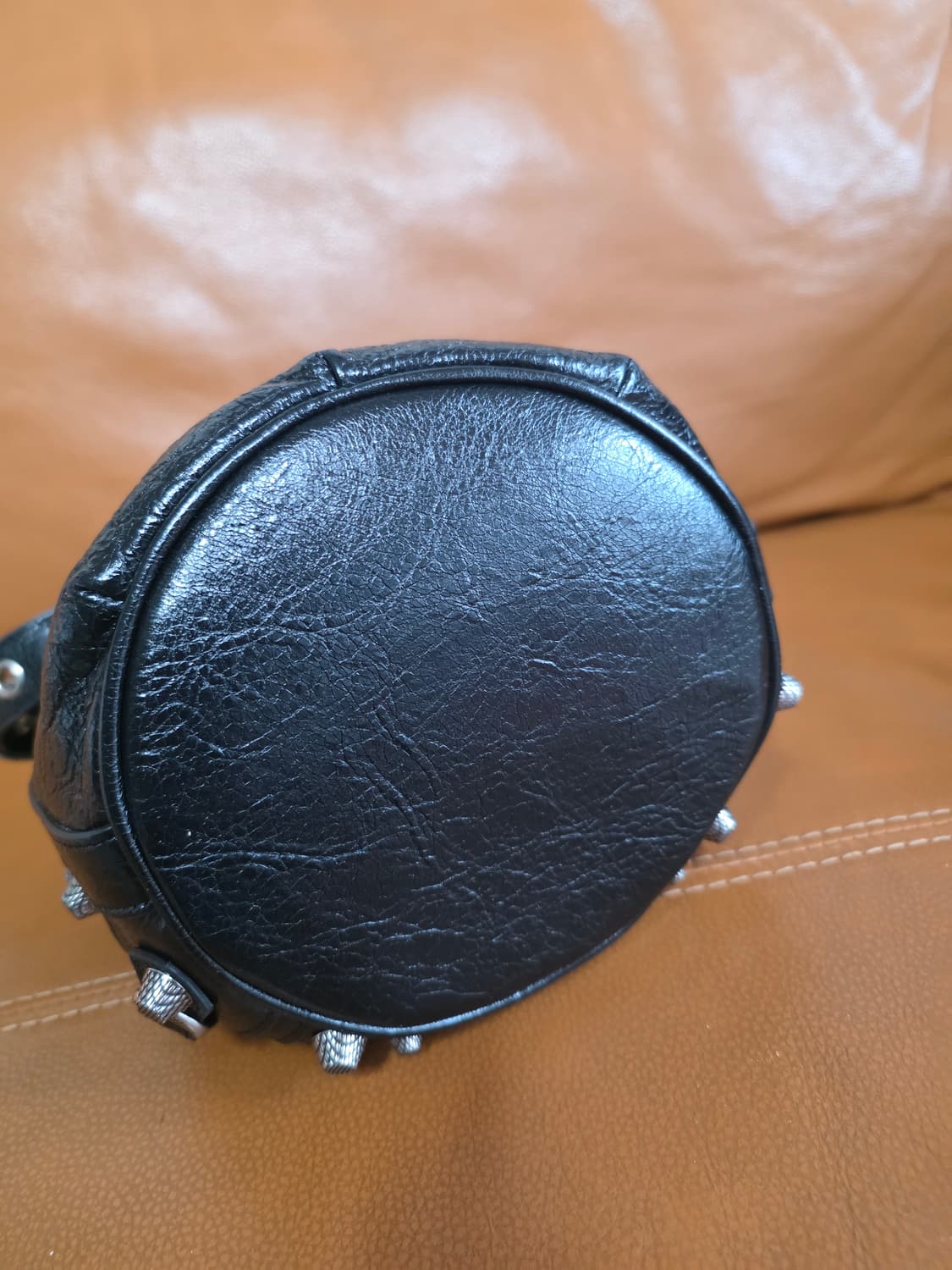 정품 발렌시아가 한소희 르카골 버킷백 상품이미지5