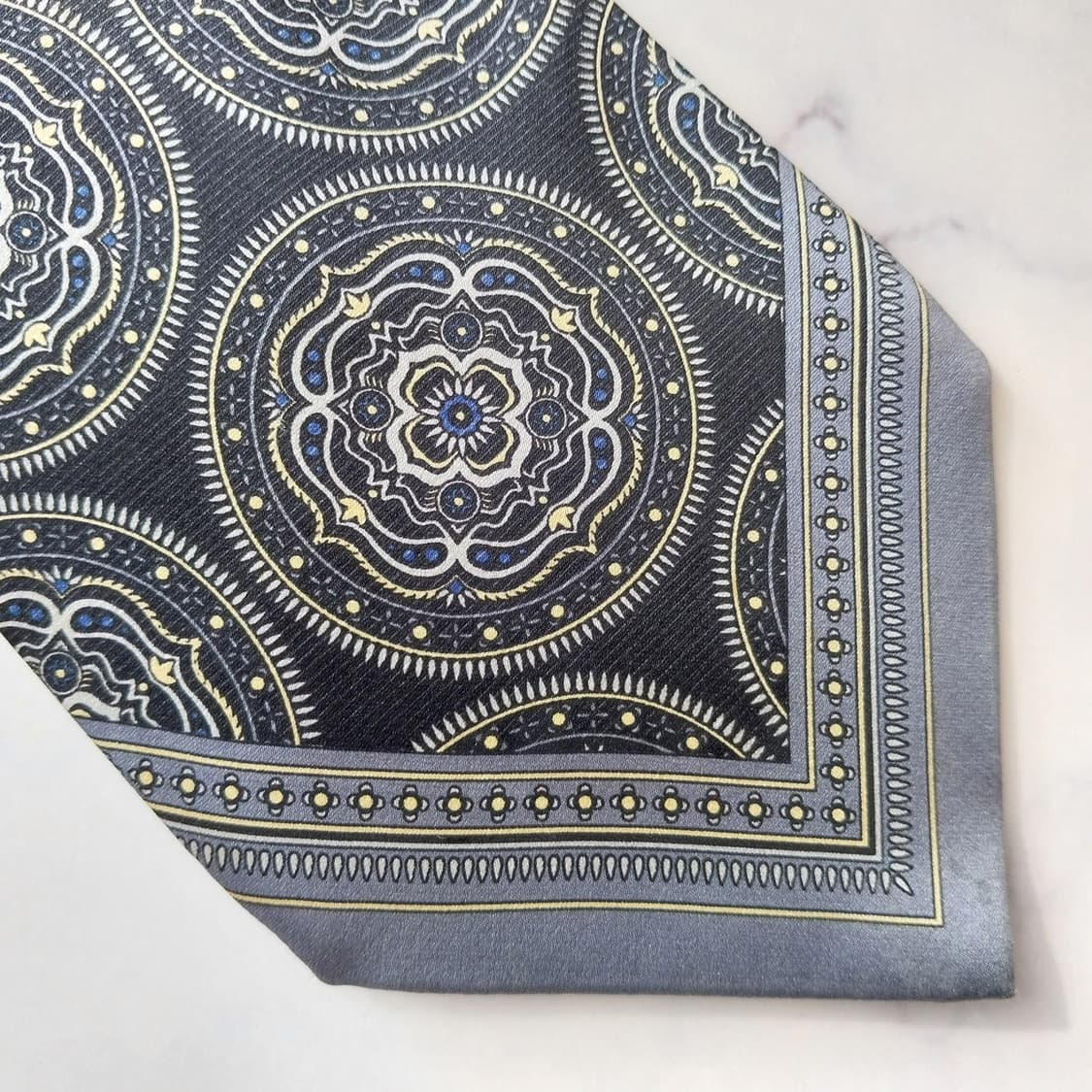 지안프랑코 페레 메달리온 패턴 넥타이 9.2cm A+~A등급 K1952 상품이미지6