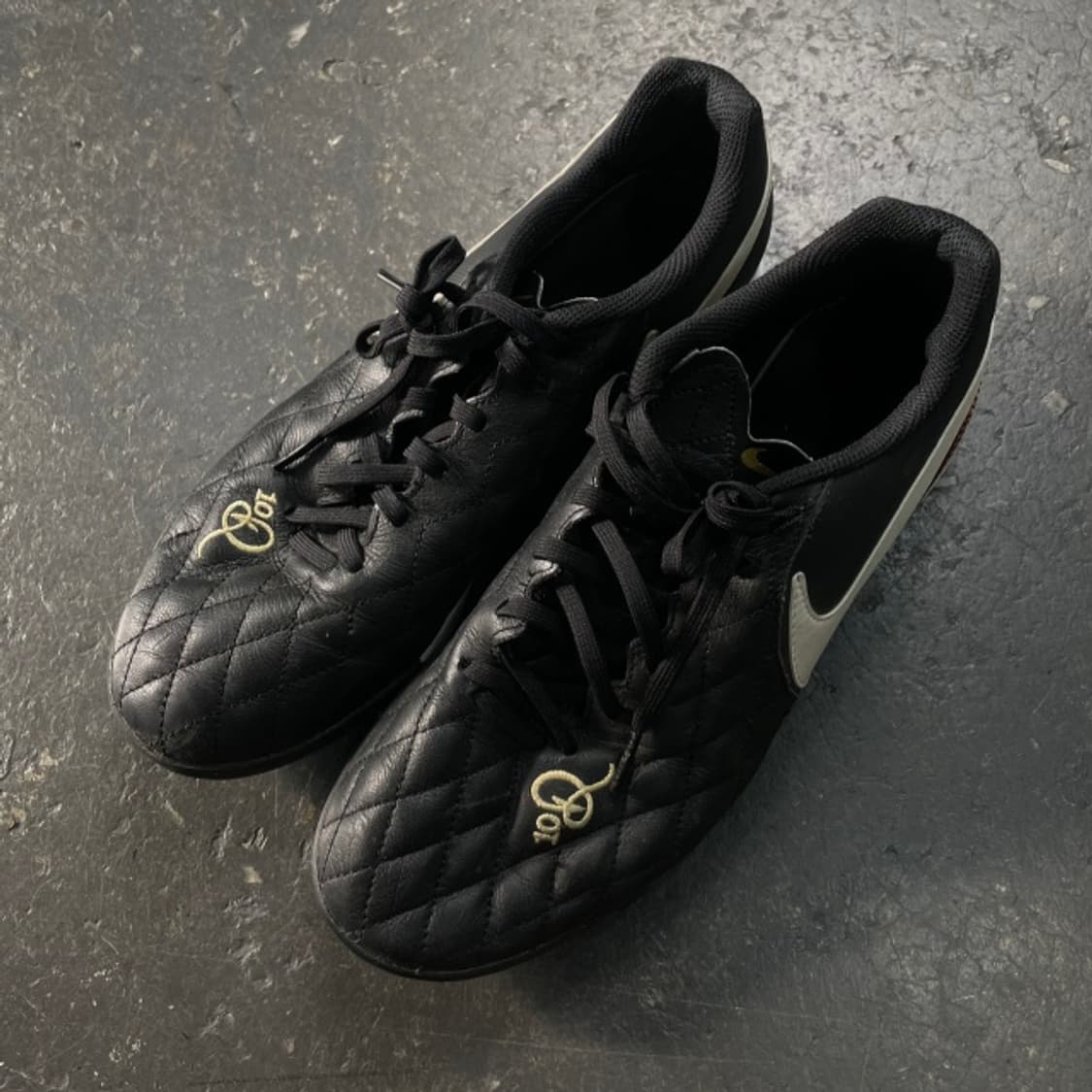 275 나이키 티엠포 R10 호나우지뉴 축구화 상품이미지3