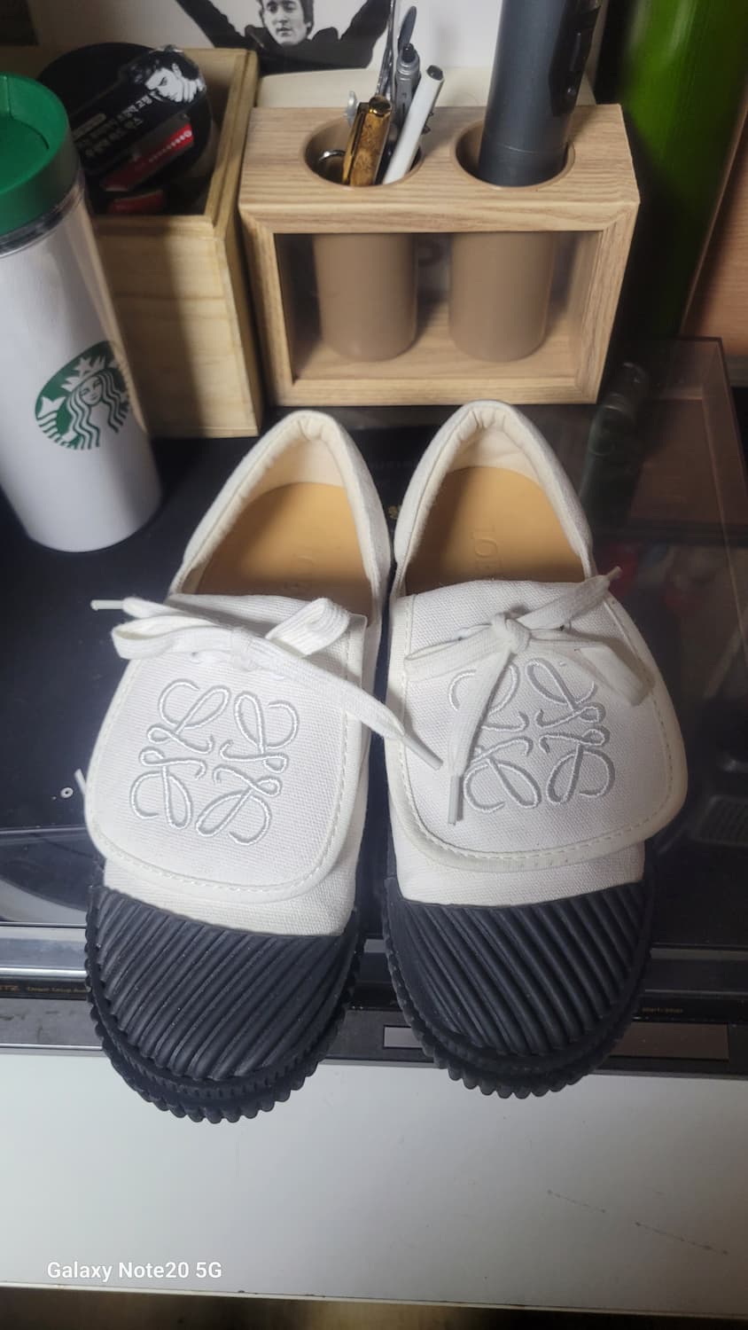 로에베 스니커즈 상품이미지1