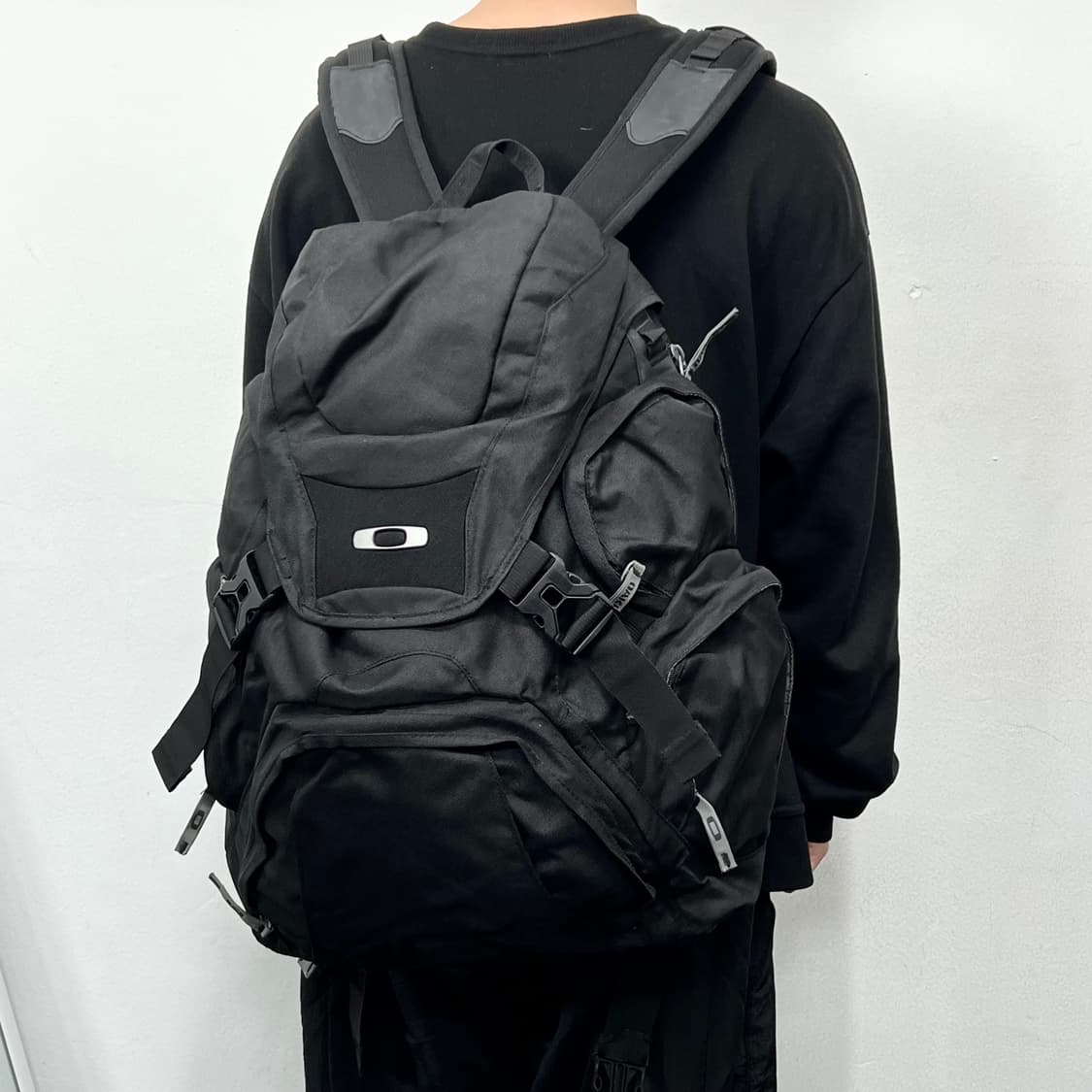 오클리 아이콘로고 택티컬 테크 기어 백팩 상품이미지1