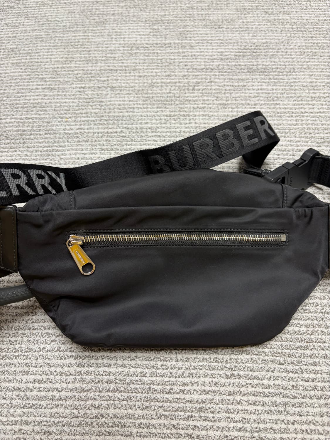 (상태최상) 버버리 블랙 힙색 벨트백 상품이미지3