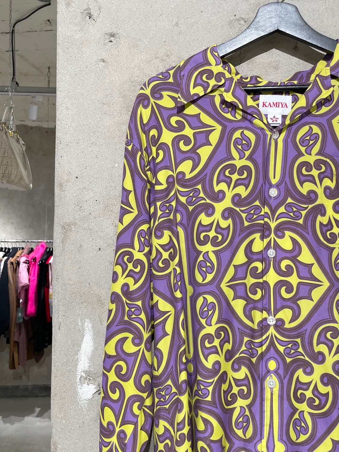 카미야 퍼플 옐로우 싱글 포켓 모노그램 레이온 셔츠 상품이미지2