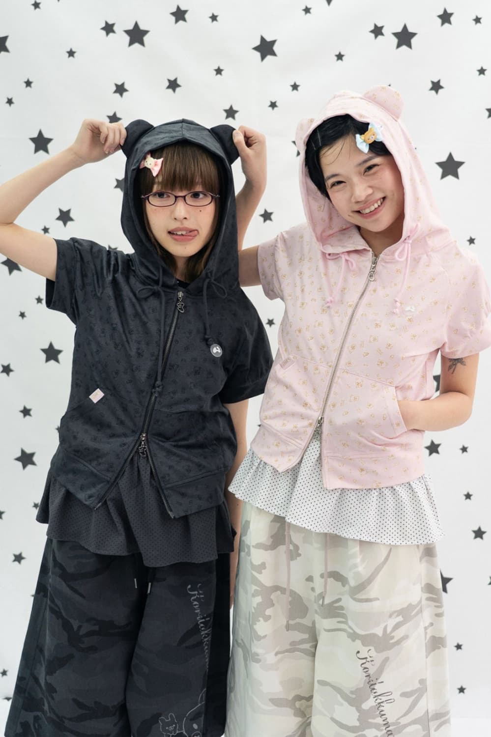 허그유어스킨 코리락쿠마 프린트 후드집업 차콜 상품이미지1