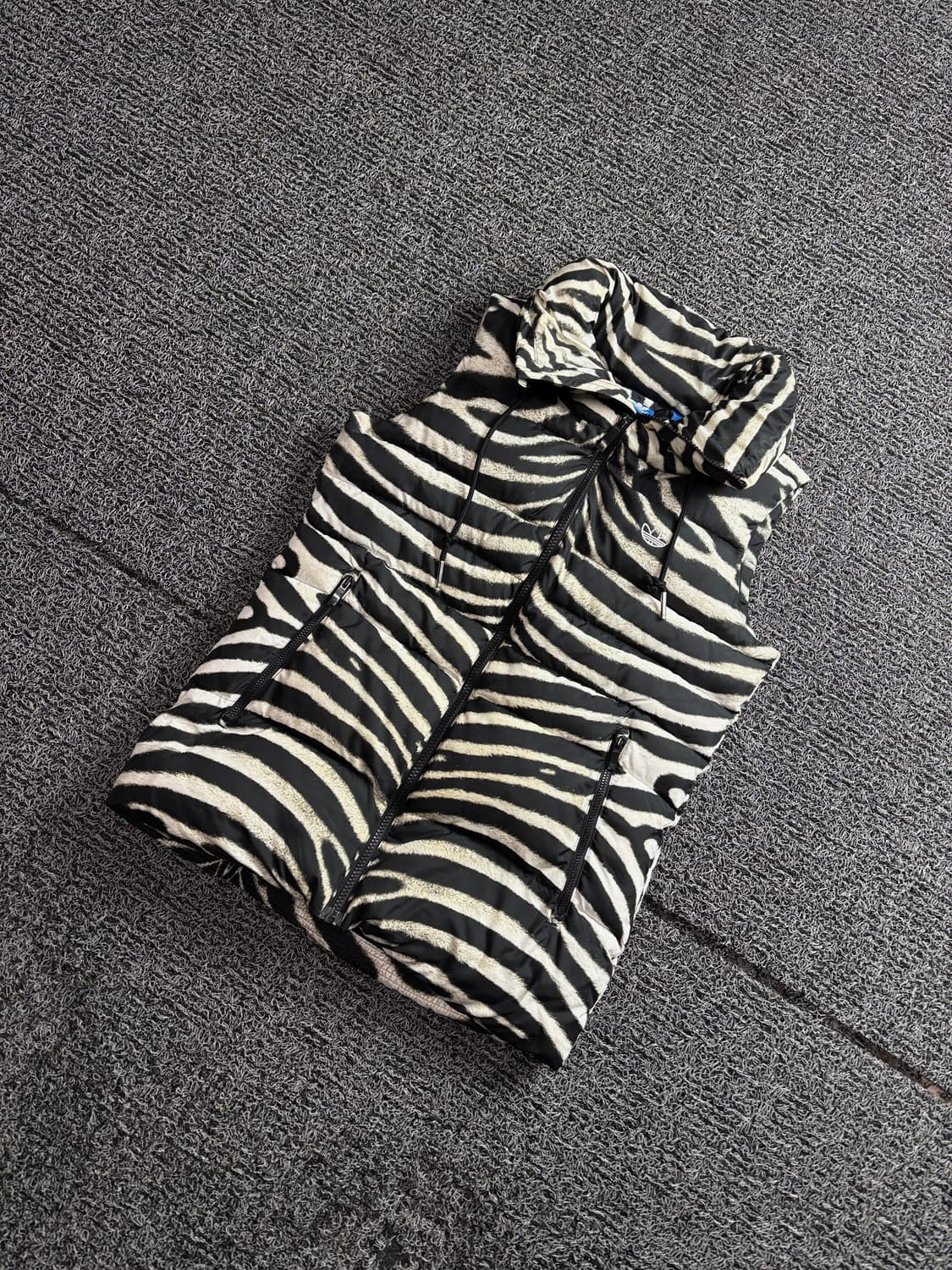 아디다스 지브라 패턴 트레포일 패딩 조끼 2898 상품이미지1