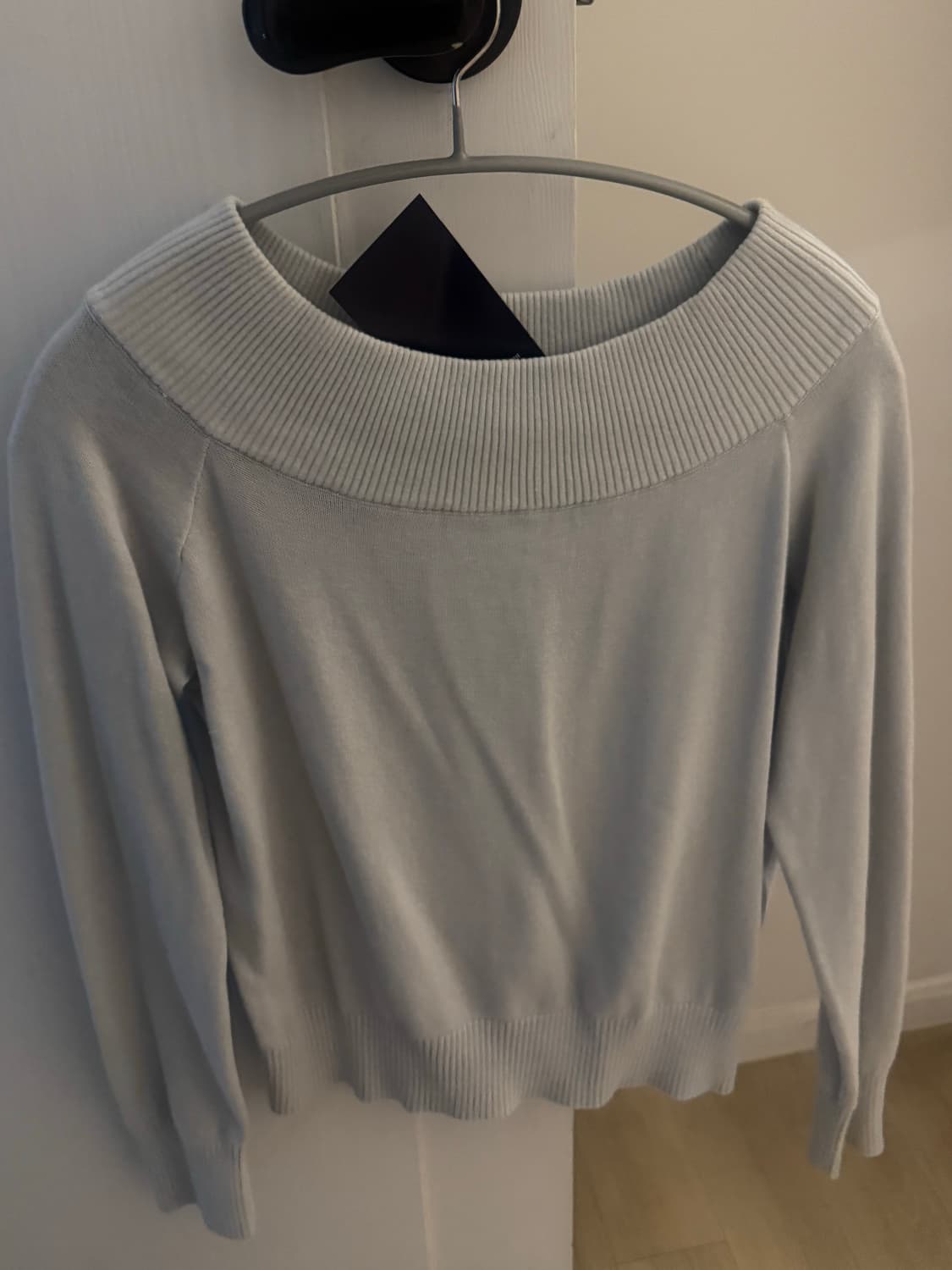 브렌디멜빌 오프숄더 니트 상품이미지1