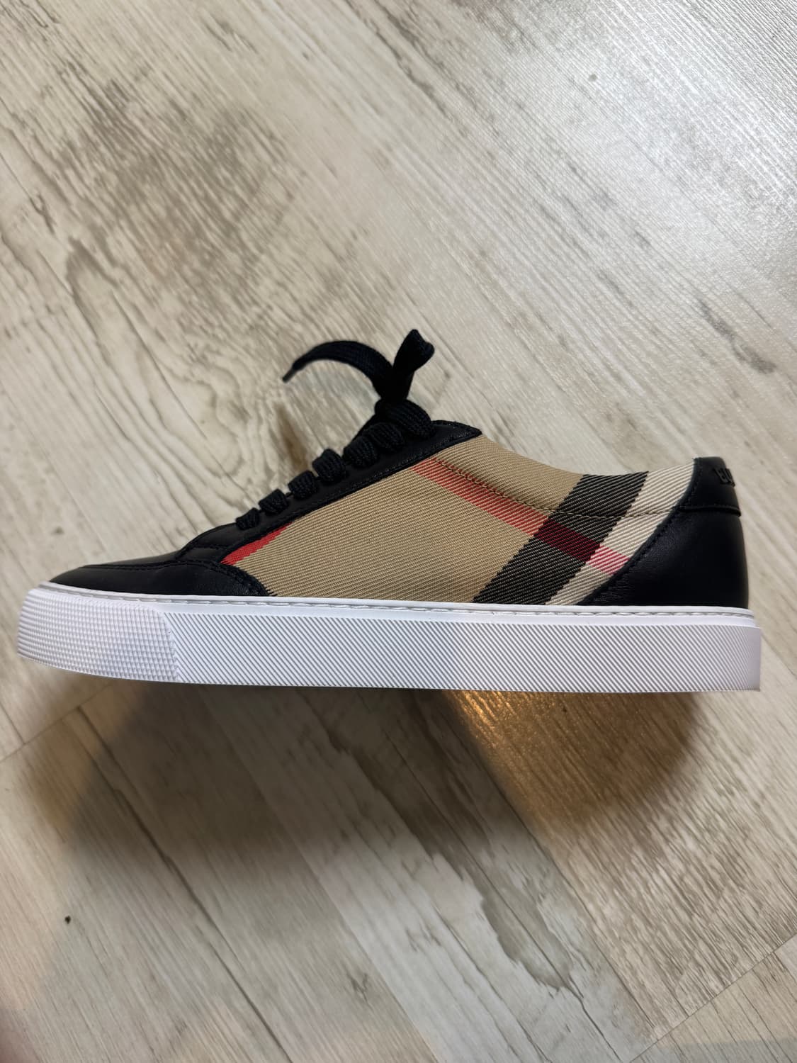 버버리 여성 레더 스니커즈 35 상품이미지9