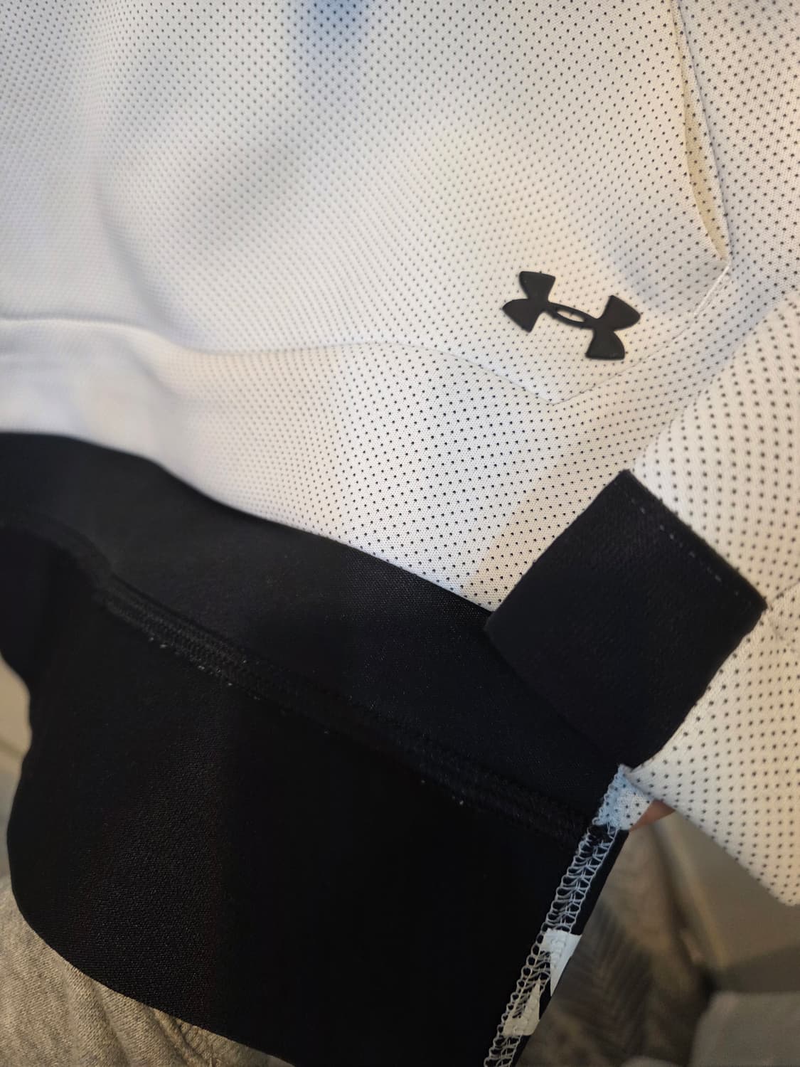 언더아머 흰색 XS 여성 폴라 맨투맨티셔츠 상품이미지4