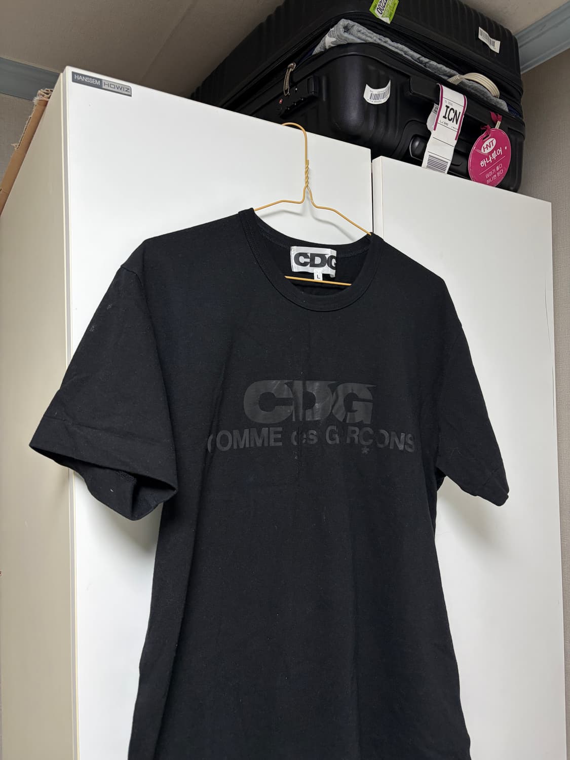 CDG 블랙 로고 반팔티 상품이미지1