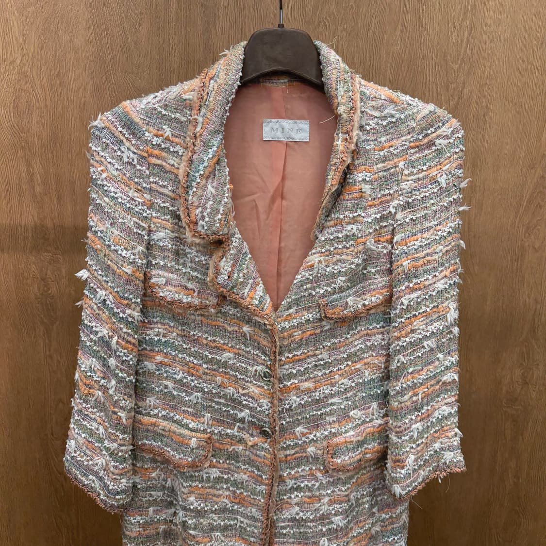 마인 트위드 자켓 멀티 스트라이프 프린지 숄 카라 디테일 레귤러핏 핑크 상품이미지4