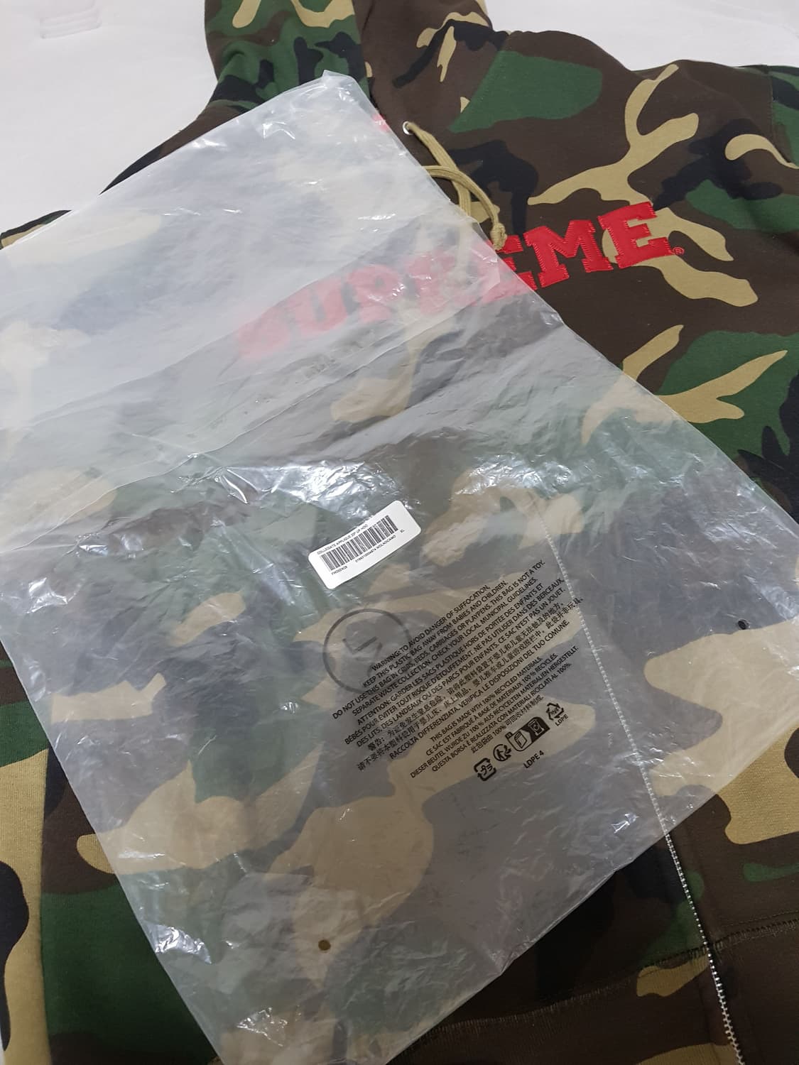 슈프림 컬리지에이트 후드 집업 티셔츠 우드랜드 카모 25FW 상품이미지8