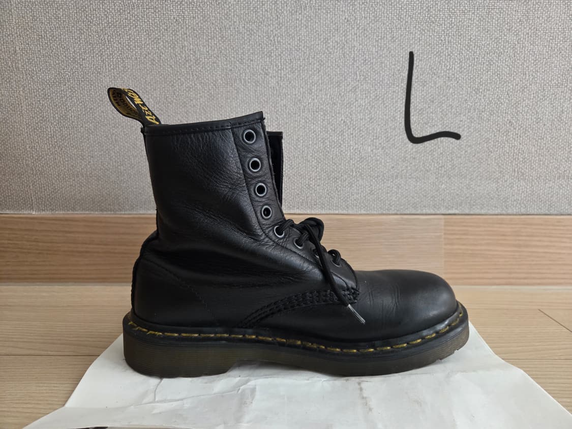 닥터마틴 1460 8홀 워커 무광 블랙 색상 UK 4 사이즈 상품이미지5