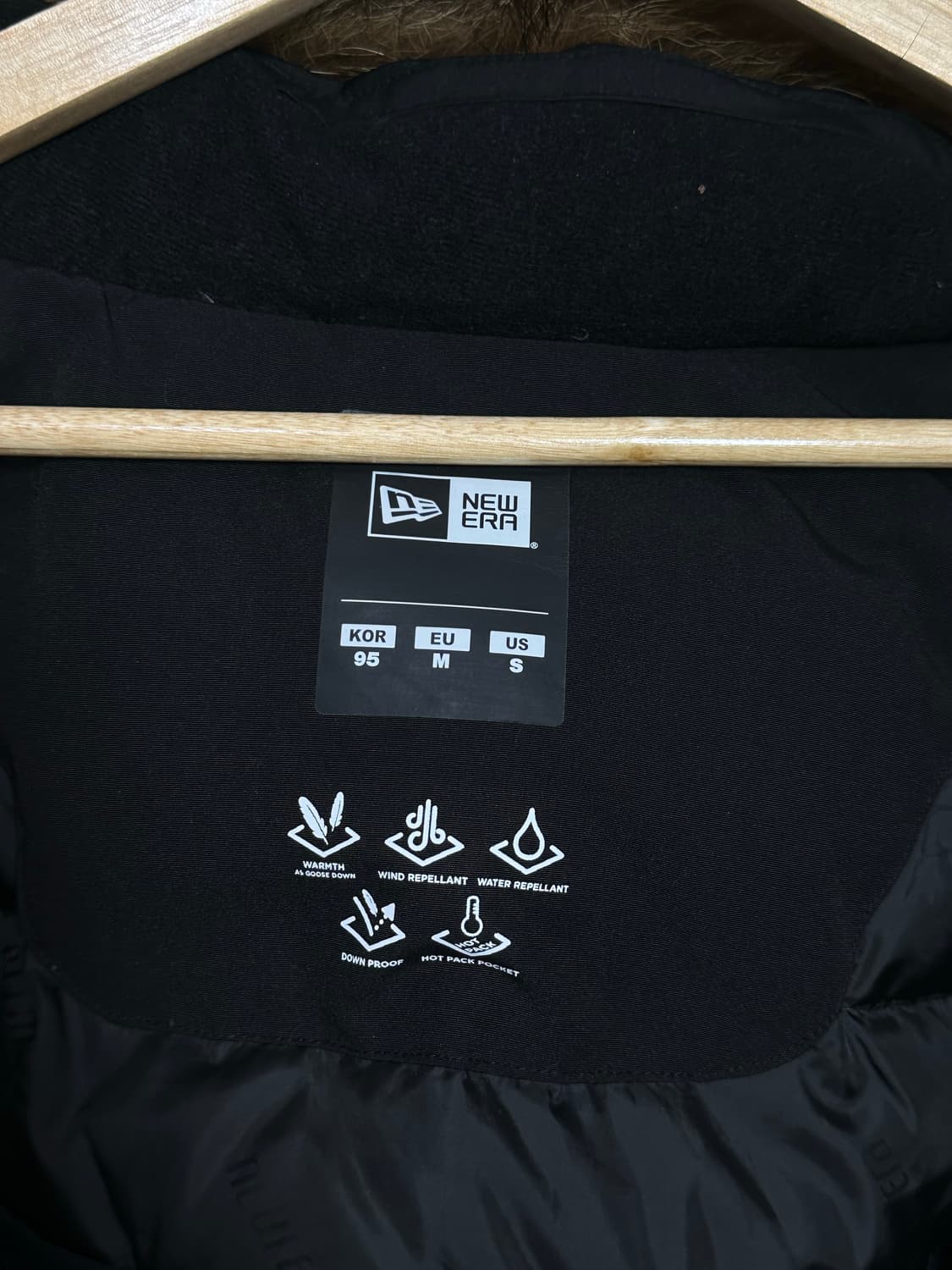 뉴에라 남성 패딩 95 블랙 상품이미지10