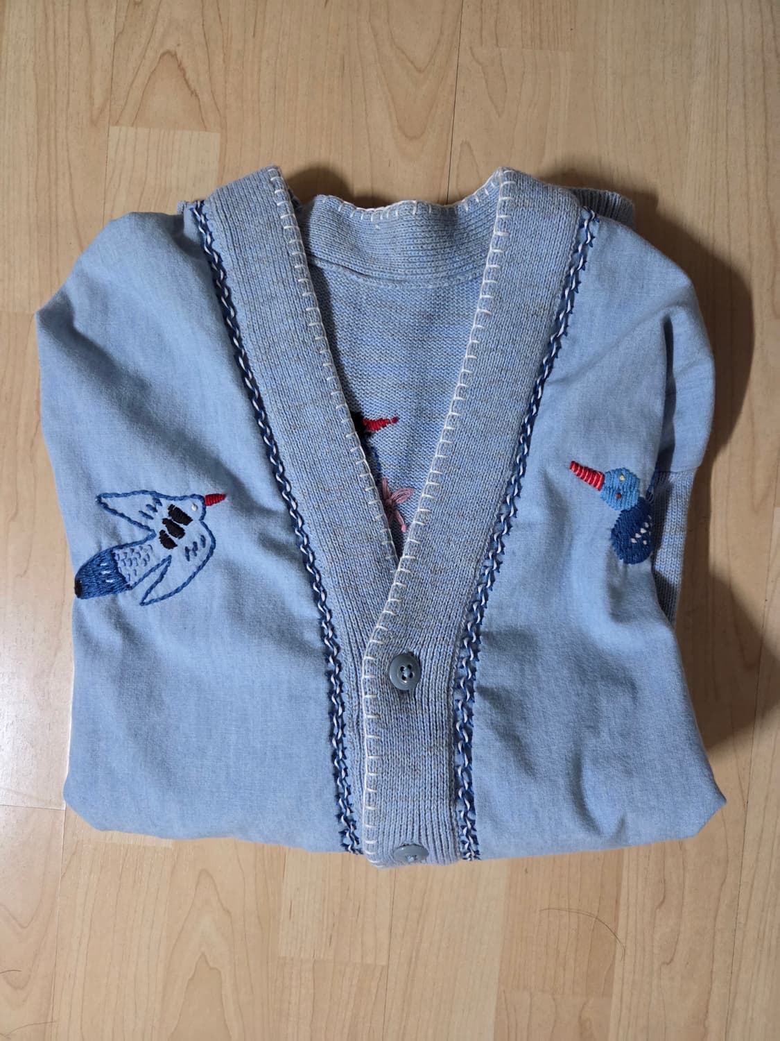 캐피탈 니트 x 샴브레이 맥파이 자수 가디건 색소폰 1사이즈 팝니다 상품이미지4