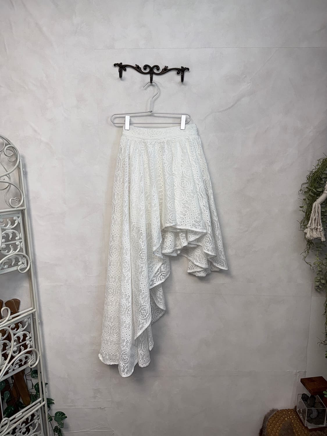 White bohemian punching unbalanced skirt 상품이미지1