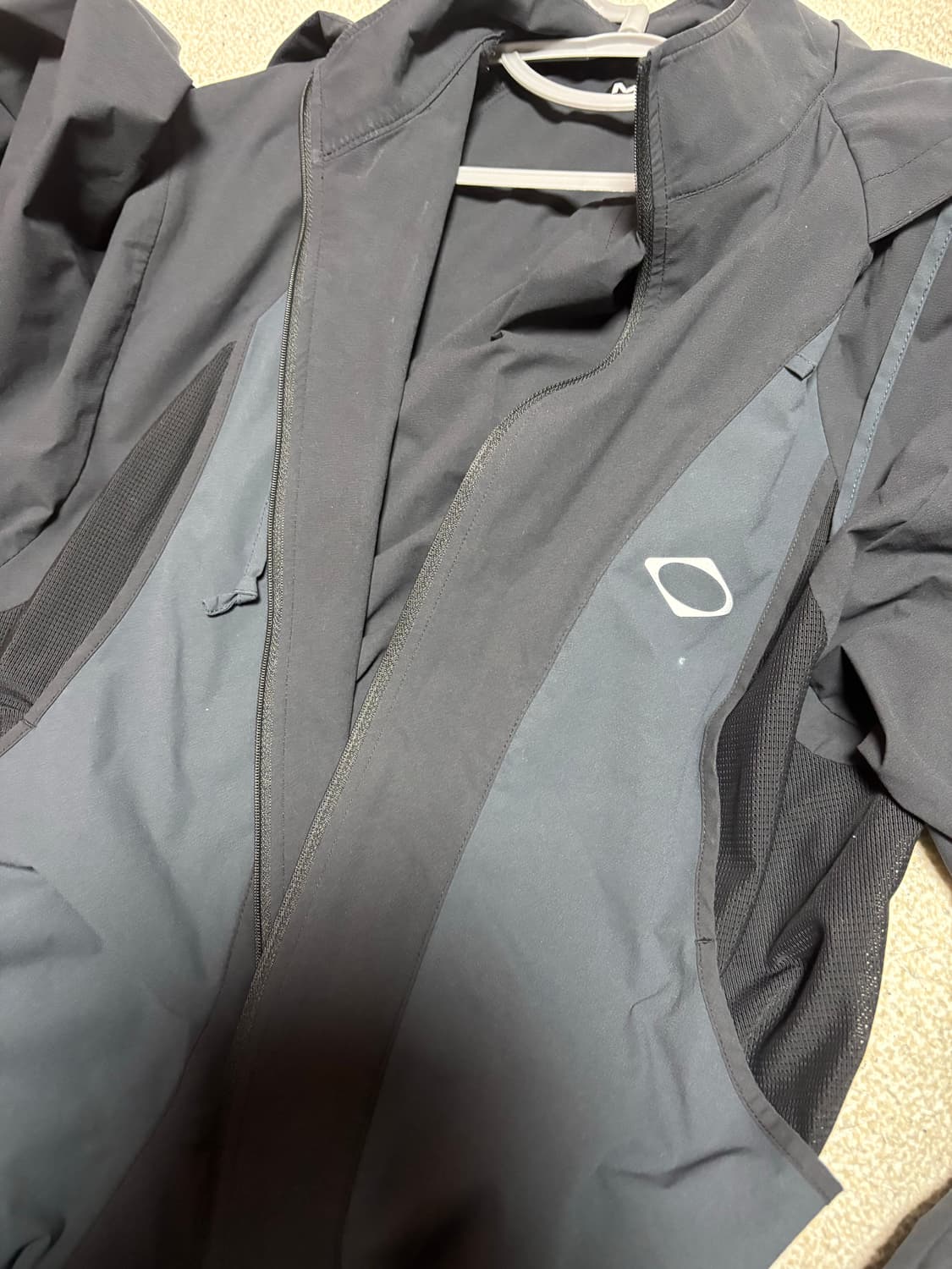 미스치프 롬버스 바람막이 블랙 m사이즈 판매합니다 상품이미지3