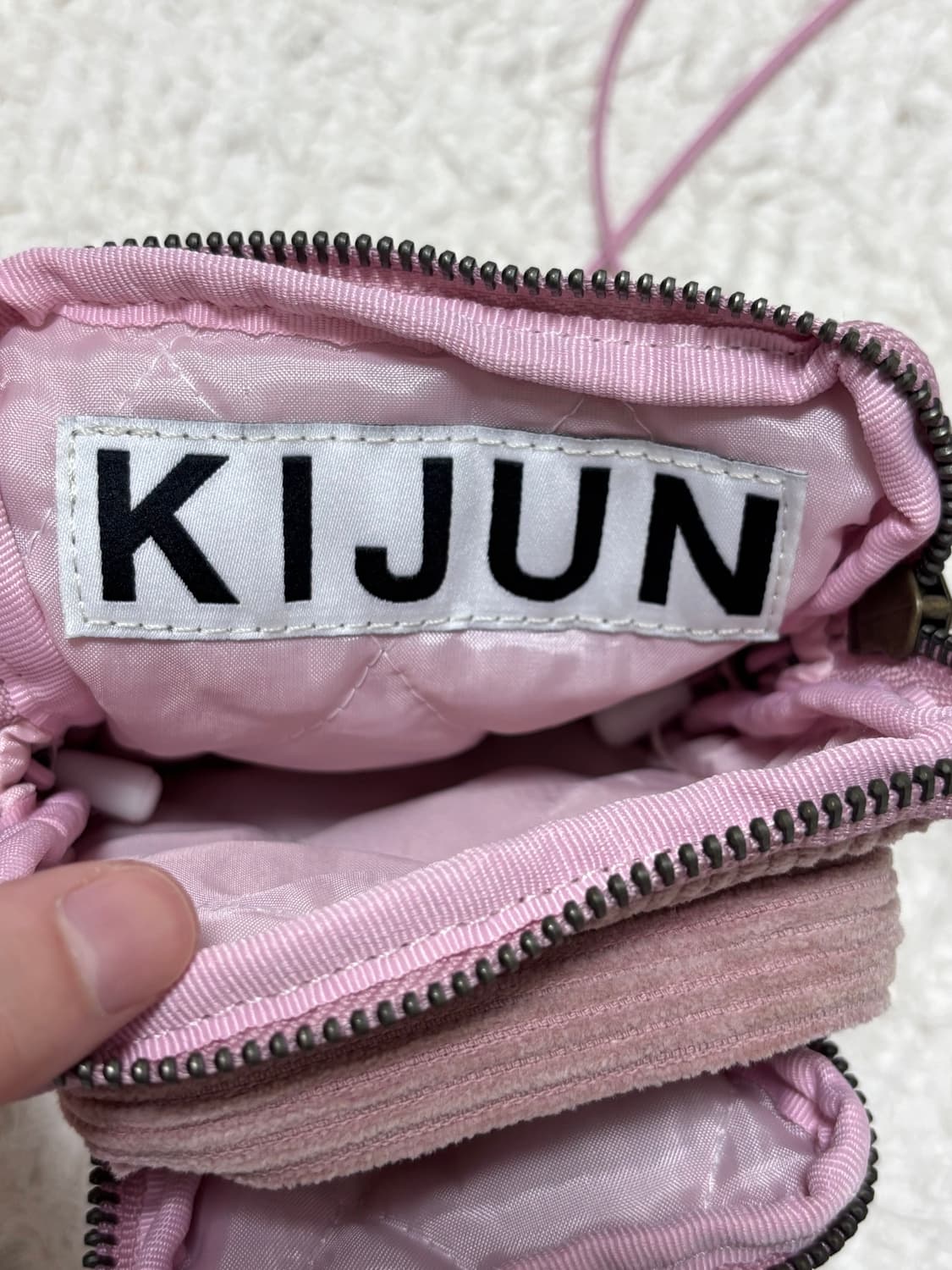  기준(KIJUN) 핑크 코듀로이 미니백 상품이미지1