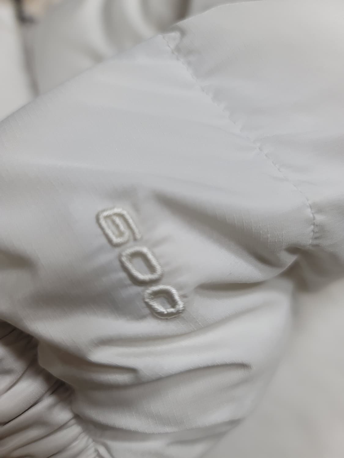 노스페이스 600 눕시 화이트 해외s 95사이즈 상태굿

 상품이미지5