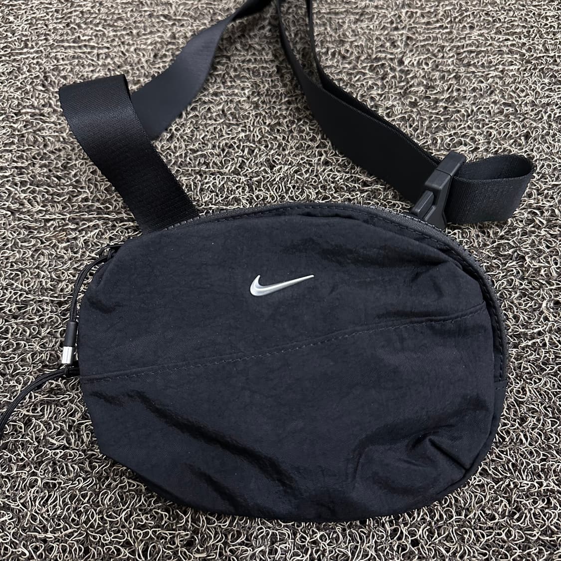 NIKE 나이키 아우라 크로스바디 힙색 가방 블랙 상품이미지3