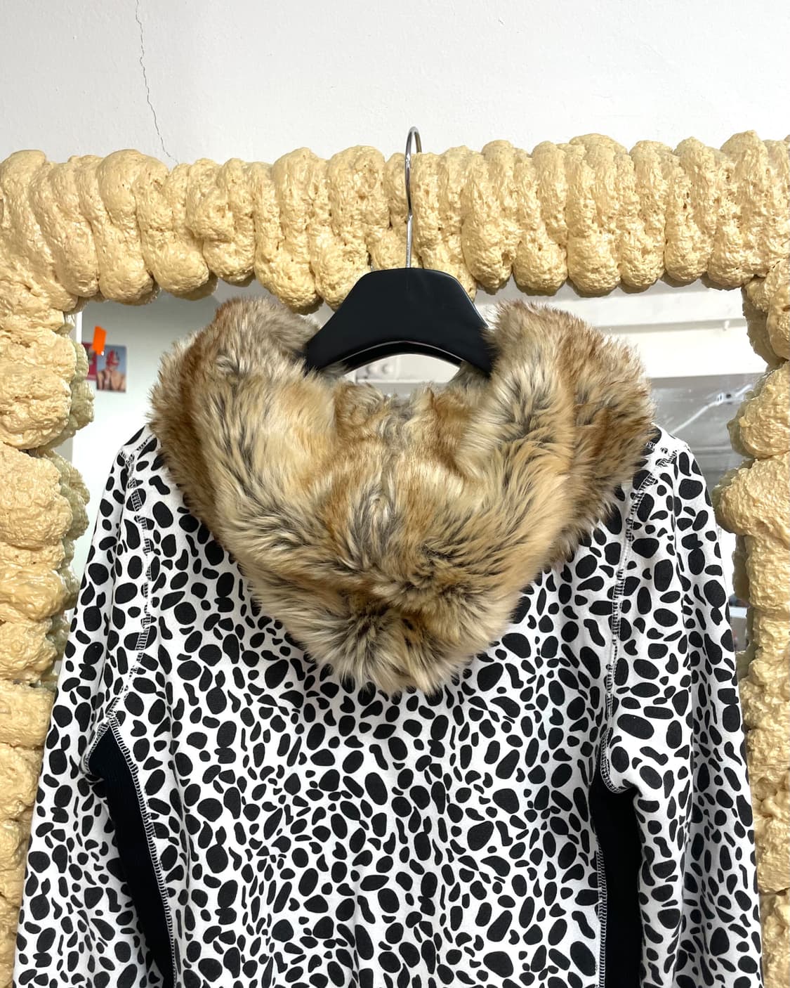 Milk Cow Fur Hooded Zip-Up 상품이미지7