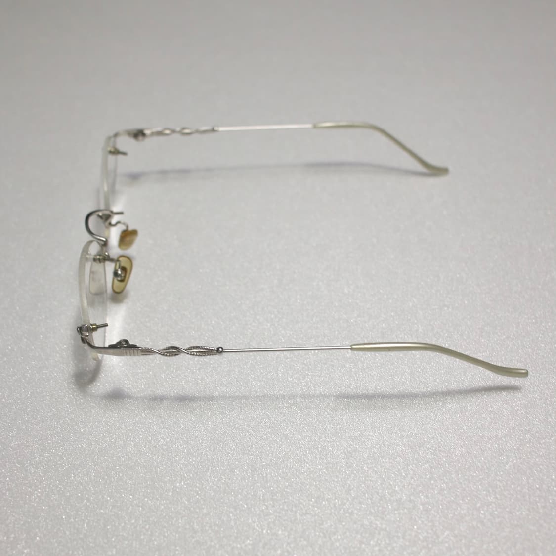 ADMIRE 뱀무늬 디테일 무테 안경 상품이미지5