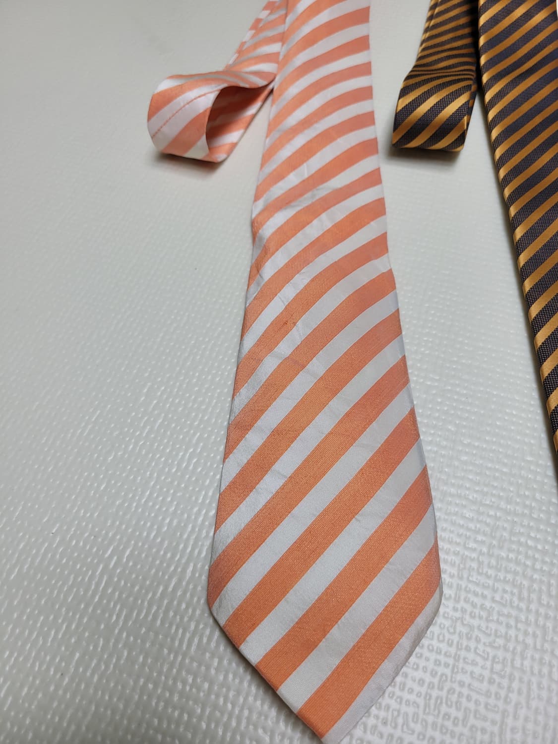 넥타이 3종 (스트라이프패턴 오렌지, 골드, 블랙) 상품이미지3