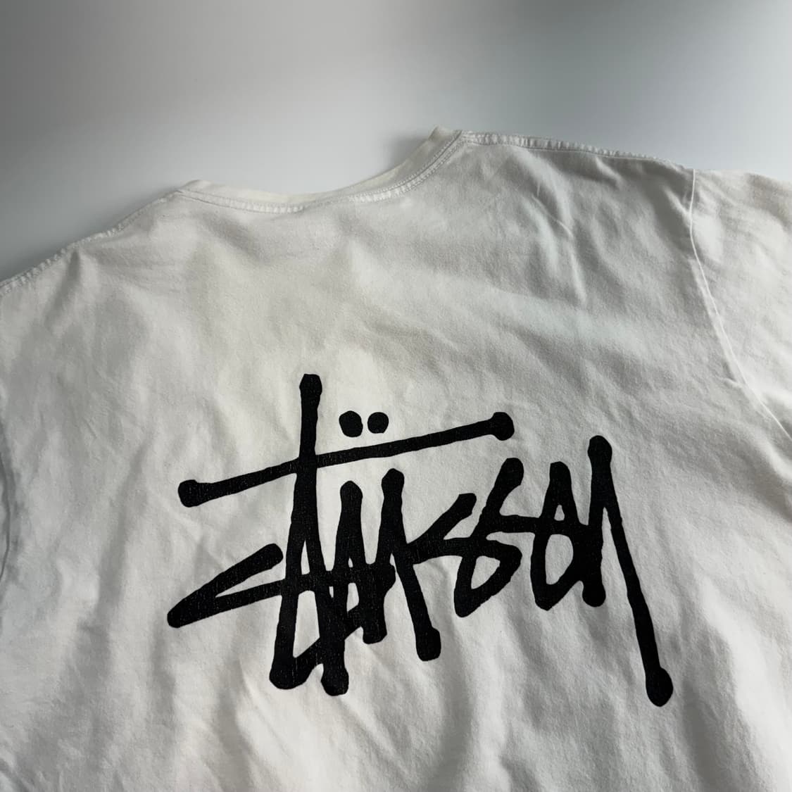 Stussy 스투시 백 로고 화이트 반팔 상품이미지5
